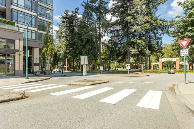 1006 - 2789 Shaughnessy Street, Condo with 2 bedrooms, 2 bathrooms and 1 parking in Port Coquitlam BC | Image 2