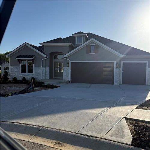 4867 Nw Vicolo Dellamore Way, Riverside, MO, 64150-8100 | Card Image