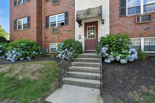 e-7 Maple Crest Cir, Holyoke, MA, 01040-1369 | Card Image
