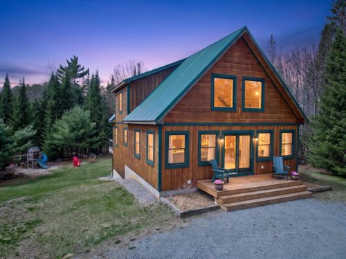 10 Mount Lafayette Way, Bethlehem, NH, 03574-4435 | Card Image