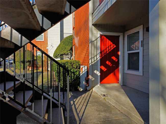 View of property entrance | Image 9