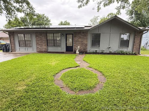 14468 Poplar St, Glenpool, OK, 74033-3725 | Card Image