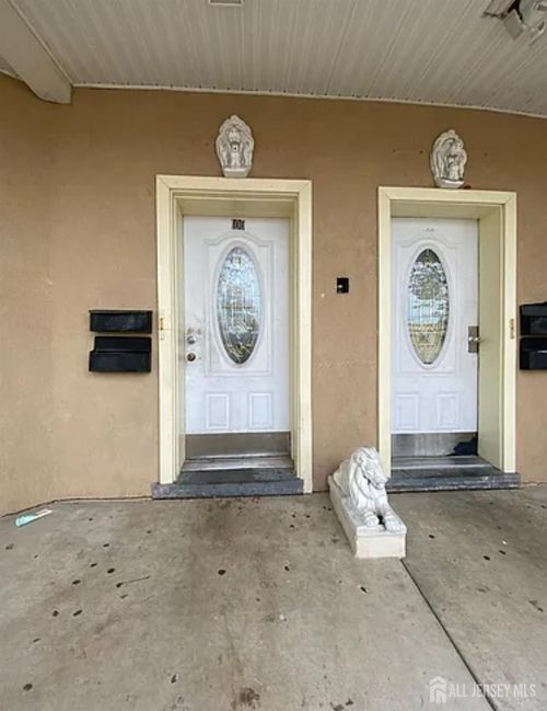 98 Catalpa Ave, Perth Amboy, NJ, 08861-4619 | Card Image