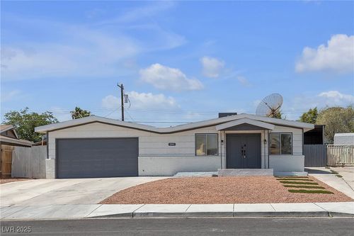 208 Colleen Dr, Las Vegas, NV, 89107-2728 | Card Image