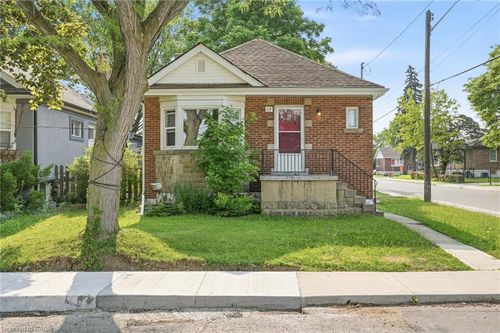 17 W 3rd St, Hamilton, ON, L9C3J5 | Card Image
