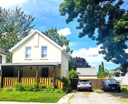 658 Brown St, Peterborough, ON, K9J4K5 | Card Image