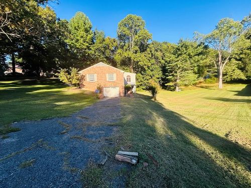 312 College Park Dr, Radford, VA, 24141-3904 | Card Image