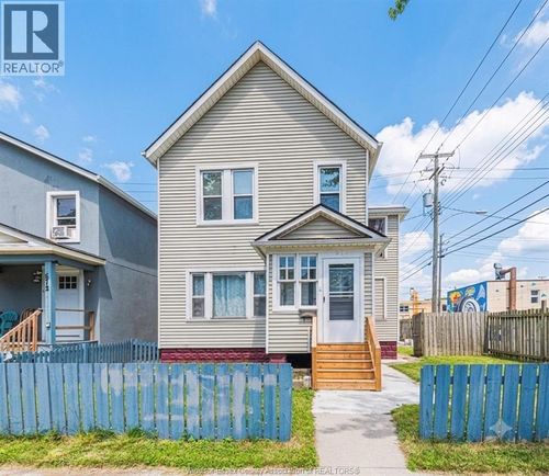 576 Janette Ave, Windsor, ON, N9A4Z5 | Card Image