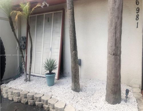 0-6981 Greentree Ln, Miami Lakes, FL, 33014-2026 | Card Image