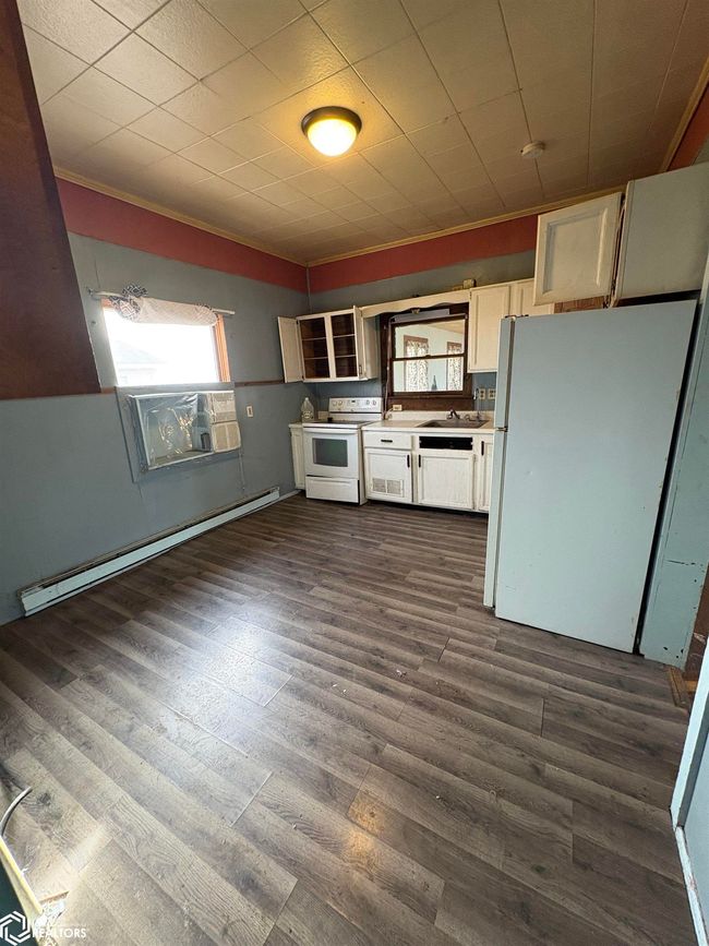 902 4 Th St, Home with 1 bedrooms, 1 bathrooms and 2 parking in Livermore IA | Image 10