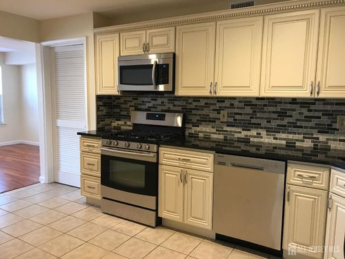 601 Hampshire Dr, North Brunswick, NJ, 08902-4582 | Card Image