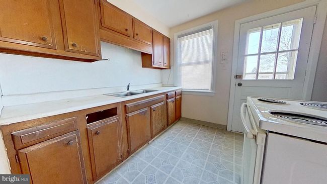 889 Tioga St, Home with 2 bedrooms, 1 bathrooms and null parking in YORK PA | Image 4