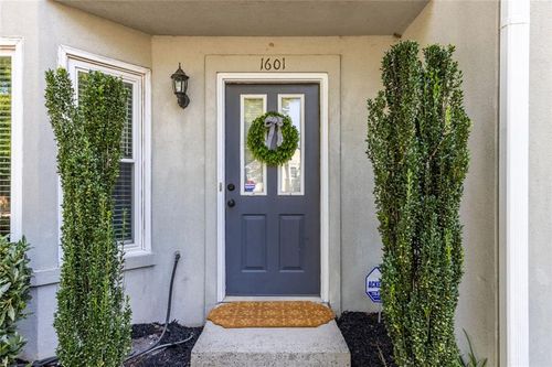 1601 Defoors Lndg Nw, Atlanta, GA, 30318-7537 | Card Image