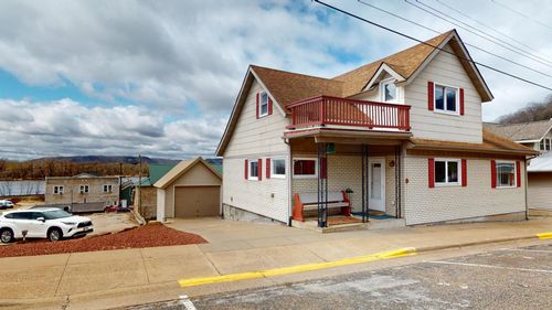 9 N Hill St, Fountain City, WI, 54629-8731 | Card Image