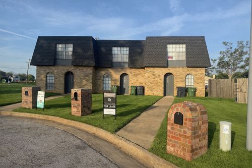 2744 Saint George Pl, Arlington, TX, 76015-1111 | Card Image