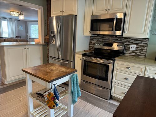 5-4 Hammond St, Newport, RI, 02840-4035 | Card Image