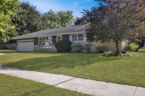 1017 E E Kilbourn Avenue, West Bend, WI, 53095 | Card Image