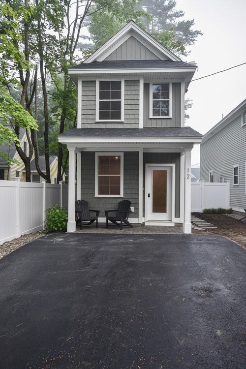 12 Auburn St, Dover, NH, 03820-2104 | Card Image