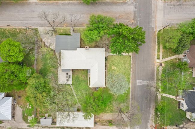 208 W 5 Th St, House other with 4 bedrooms, 3 bathrooms and 4 parking in Lampasas TX | Image 18