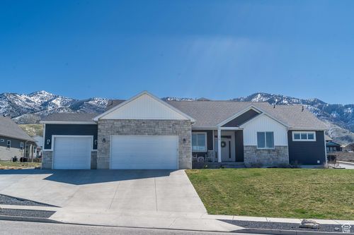 16 N 1000 E, Hyde Park, UT, 84318-3572 | Card Image