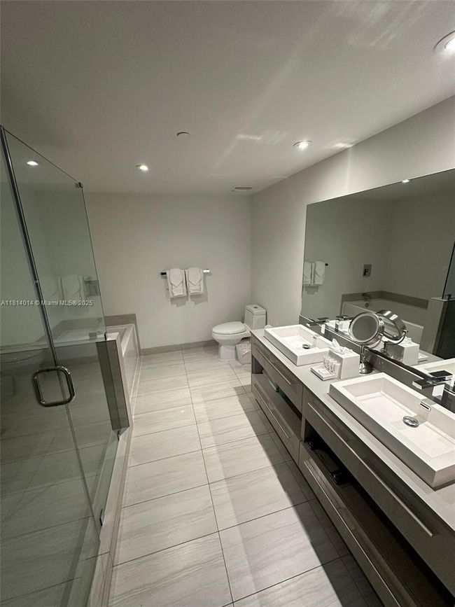 R1707 - 4010 S Ocean Dr, Condo with 2 bedrooms, 2 bathrooms and null parking in Hollywood FL | Image 6