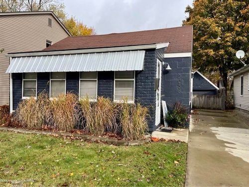 2058 Ridgemont Rd, Grosse Pointe Woods, MI, 48236-1336 | Card Image