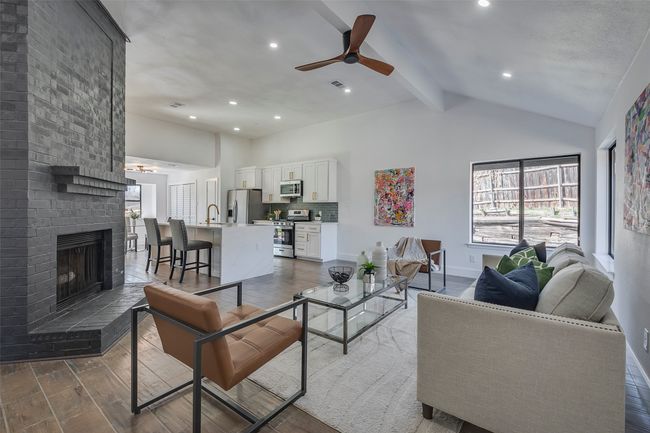 5607 Emrose Cir, House other with 3 bedrooms, 2 bathrooms and null parking in Dallas TX | Image 5