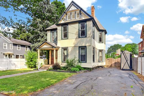 18 Grove St, Baldwinsville, NY, 13027-2331 | Card Image