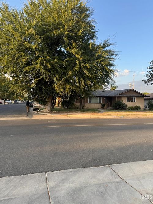 1420 Sunset St, Wasco, CA, 93280-1710 | Card Image