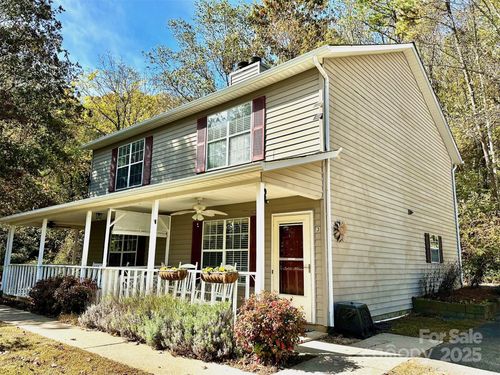 3 Rocking Porch Rd, Asheville, NC, 28805-4301 | Card Image