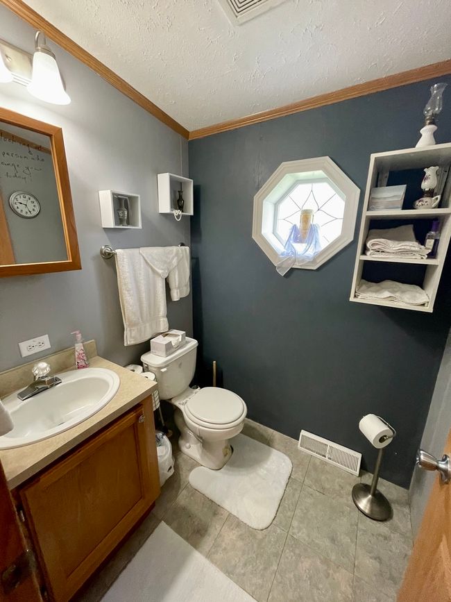 2135 Hillview Dr, Home with 3 bedrooms, 3 bathrooms and 2 parking in Princeton IL | Image 20