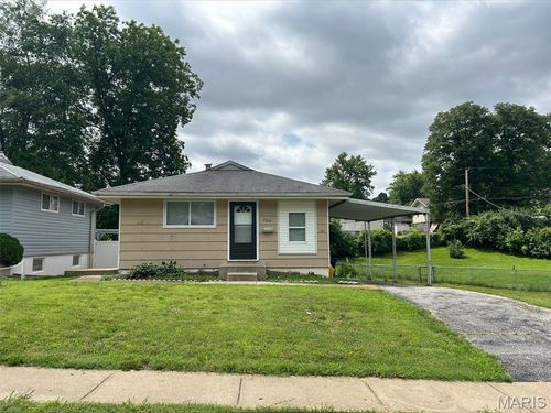 7816 Dartmoor Dr, Saint Louis, MO, 63121-1324 | Card Image