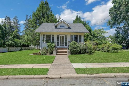 122 Washington Ave, New Milford, NJ, 07646-2622 | Card Image
