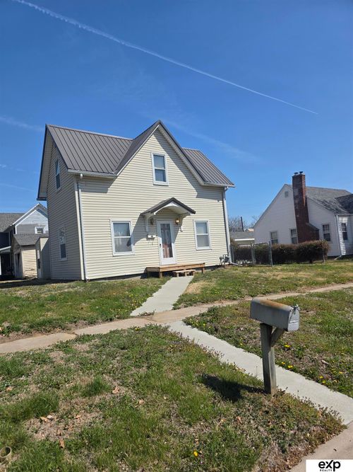 404 E 20th St, Falls City, NE, 68355-2218 | Card Image