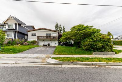 1031 Stewart Ave, House other with 4 bedrooms, 1 bathrooms and 6 parking in Coquitlam BC | Image 2