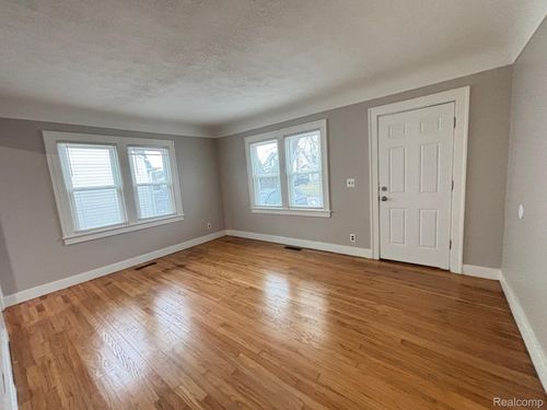 8095 Continental Ave, Warren, MI, 48089-1608 | Card Image