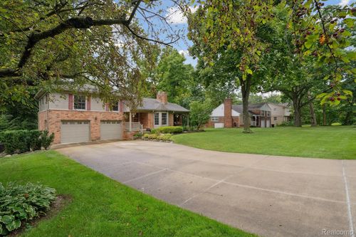 425 Kendry Avenue, Bloomfield Hills, MI, 48302 | Card Image