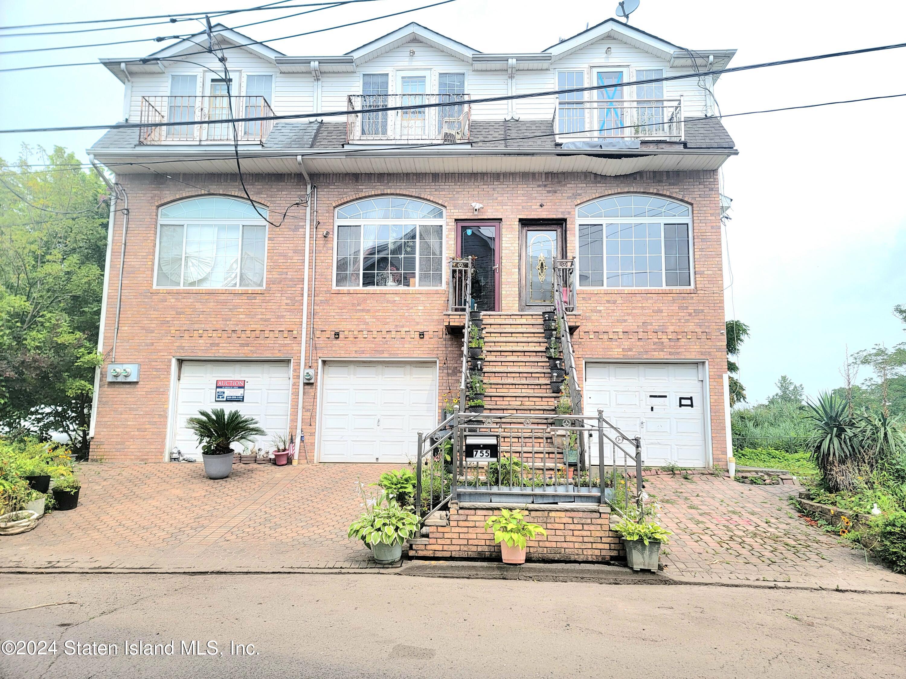 Quincy Ave, Staten Island, NY 10305