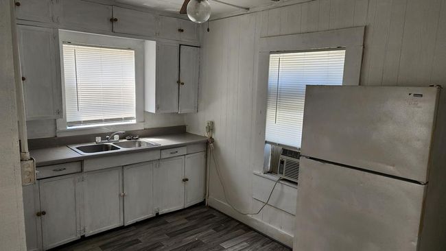 409 N Avenue D, Home with 2 bedrooms, 1 bathrooms and null parking in Waelder TX | Image 9