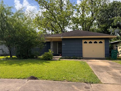 1220 Fresa Rd, Pasadena, TX, 77502-5018 | Card Image