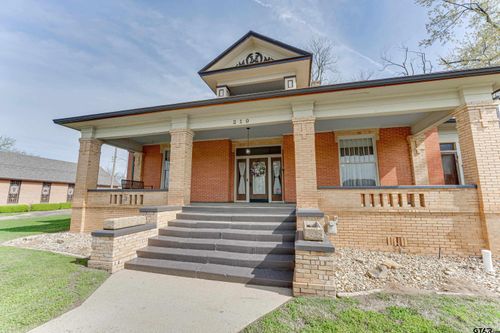210 W Elm St, Winnsboro, TX, 75494-2514 | Card Image