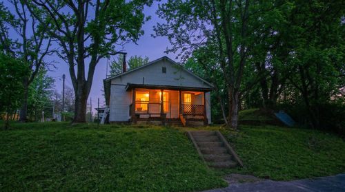 510 W 4th St, Willow Springs, MO, 65793-1125 | Card Image