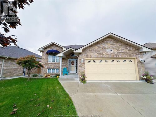 upper-1129 Clover Ave, Windsor, ON, N8P1W1 | Card Image