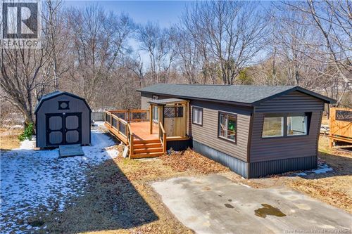 16 Fourth Ave, Pointe-Du-Chêne, NB, E4P4H7 | Card Image