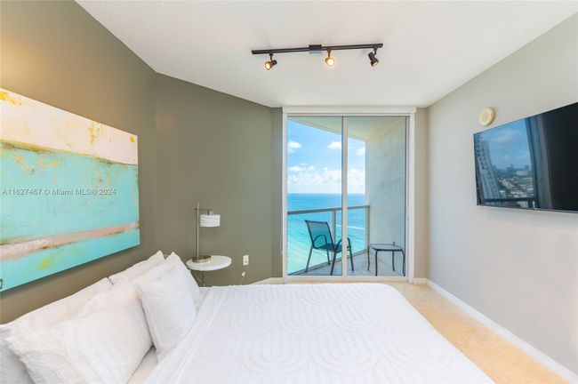 2906 - 16699 Collins Ave, Condo with 3 bedrooms, 2 bathrooms and null parking in Sunny Isles Beach FL | Image 23