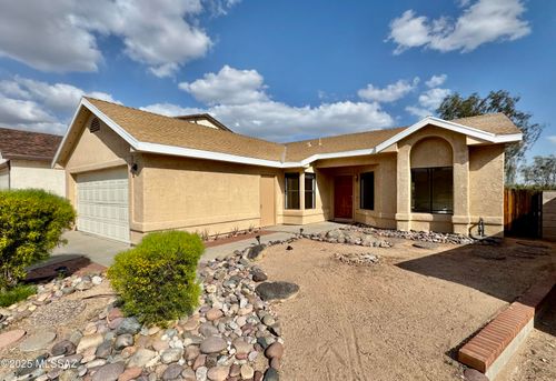 8912 N Onyx St, Tucson, AZ, 85742-9415 | Card Image