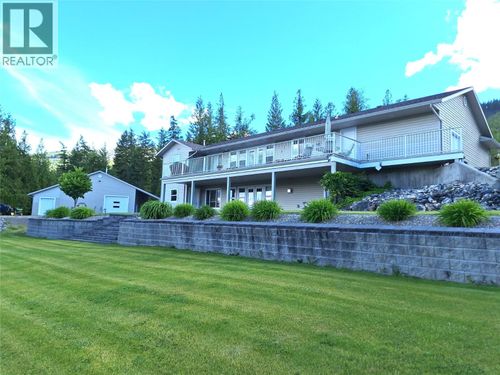 1406 Huckleberry Dr, Sorrento, BC, V0E2W1 | Card Image