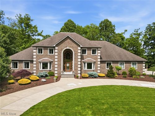 1337 Meadowood Circle, Poland, OH, 44514 | Card Image