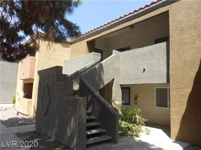 UNIT-2118 - 3151 Soaring Gulls Dr, Condo with 3 bedrooms, 2 bathrooms and null parking in Las Vegas NV | Image 5