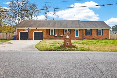 301 Fernwood Farms Rd, Chesapeake, VA, 23320-6913 | Card Image